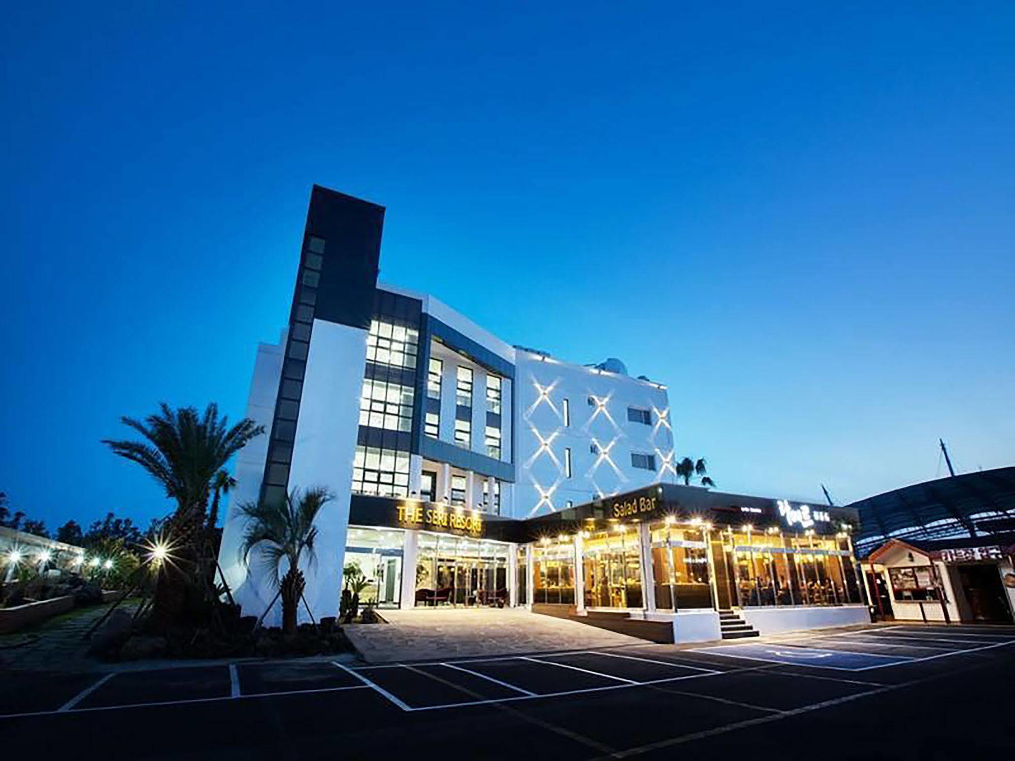 The Seri Resort Сеогвипо Екстериор снимка