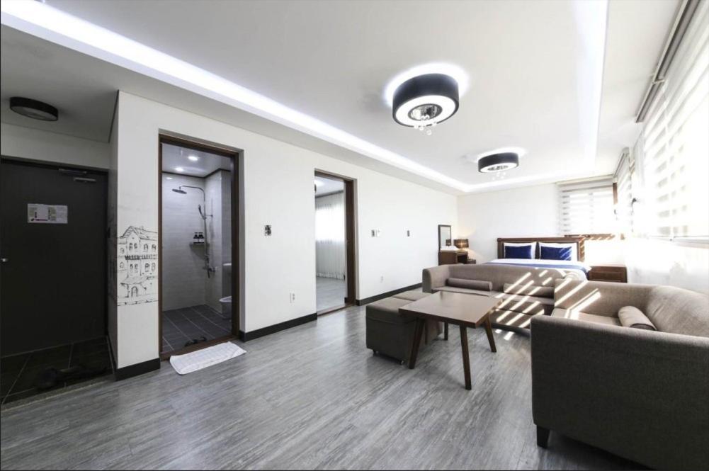 The Seri Resort Сеогвипо Екстериор снимка