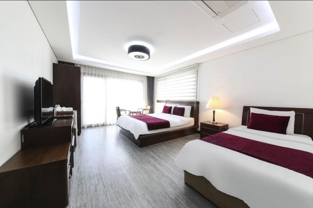 The Seri Resort Сеогвипо Екстериор снимка