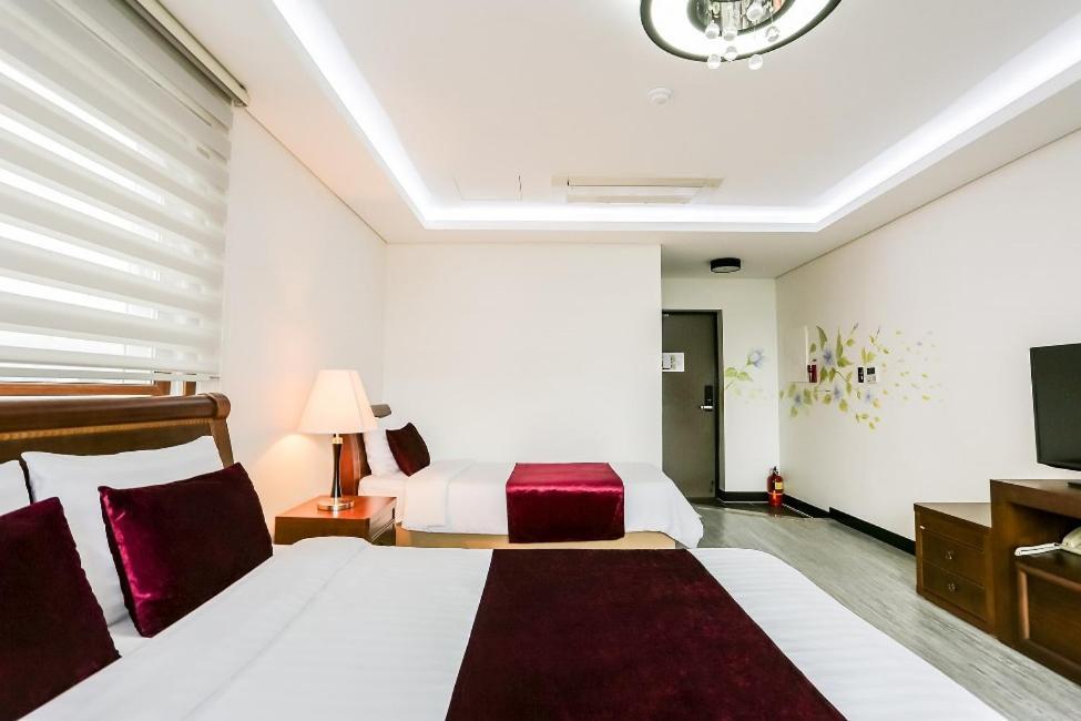 The Seri Resort Сеогвипо Екстериор снимка